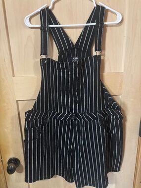 Overall shorts